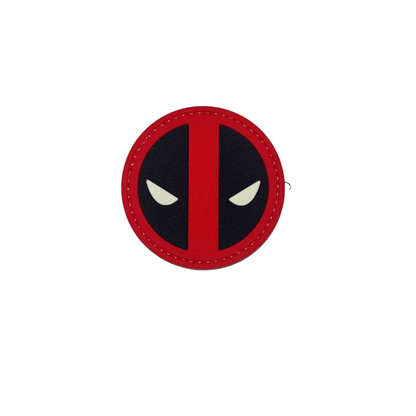Patch Deadpool PVC patch with red and black design, ideal for backpacks and caps, featuring hook and loop backing.